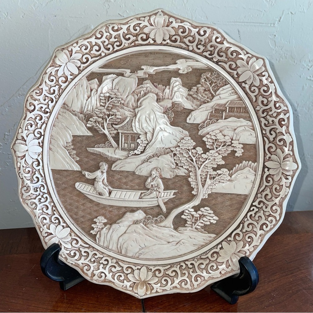 Vintage 1982- Ivory Dynasty 3 piece Matching Set. Vase, Trinket Box & Plate. - Picture 7 of 14